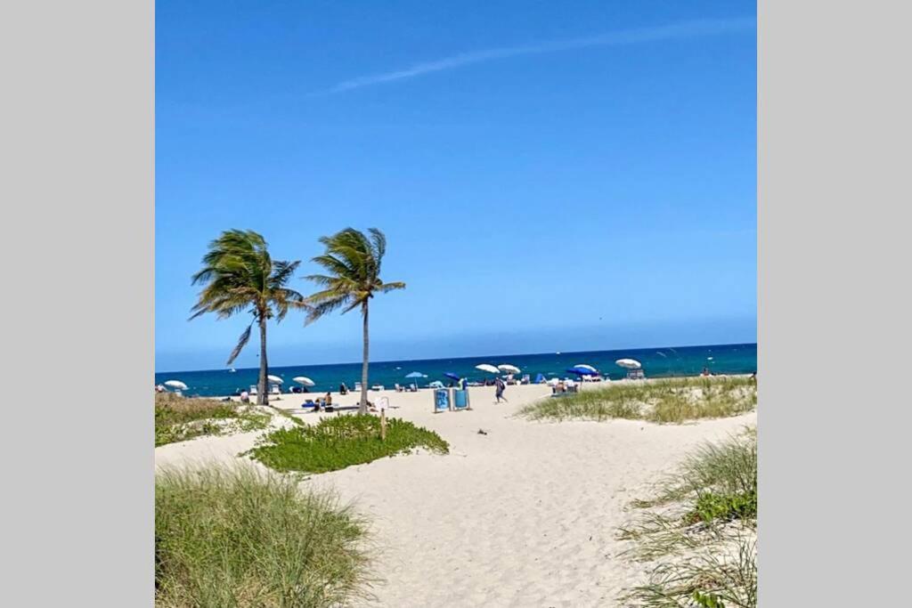 Serenity At Seascape: Steps To The Beach & Shops Palm Beach Shores Exterior foto